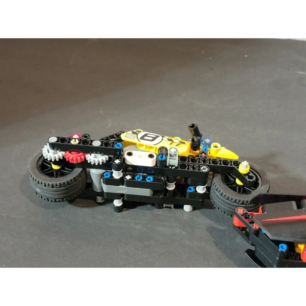 Lego Technic Red‎ Power Boat And Yellow Stunt Bike #42089 #42058